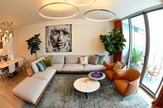 15701 Collins Ave in North Miami Beach, FL - Building Photo - Building Photo