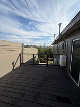 2113 Montana St in Los Angeles, CA - Foto de edificio - Building Photo