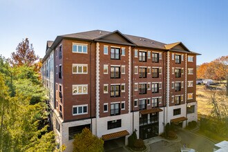 Village Green Hills in Nashville, TN - Foto de edificio - Building Photo