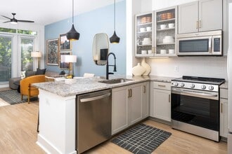 Strata Apartments in Dallas, TX - Building Photo - Building Photo