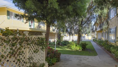 Monterey Gardens Apartments in Alhambra, CA - Building Photo - Building Photo