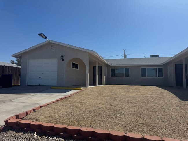 2460 Lakeside Dr in Bullhead City, AZ - Building Photo - Building Photo