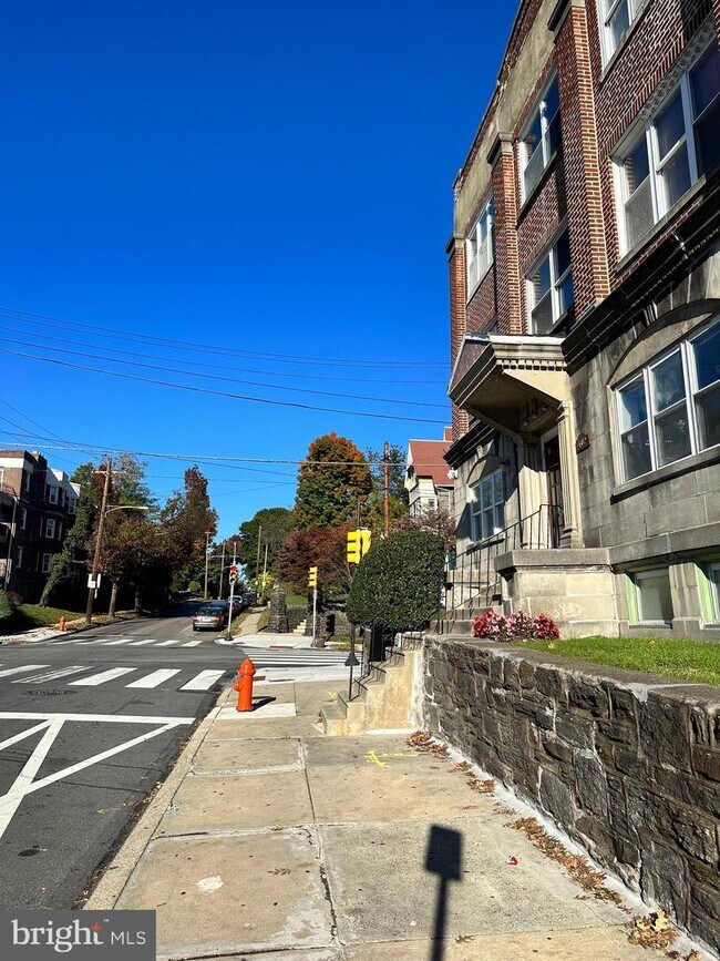 402 W Walnut Ln-Unit -3 in Philadelphia, PA - Building Photo - Building Photo