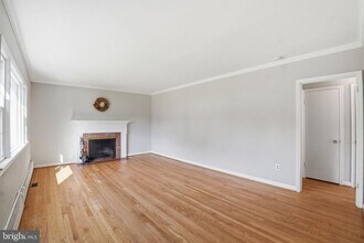 2913 Cleave Dr in Falls Church, VA - Foto de edificio - Building Photo