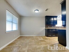 2047 Lexington Woods Dr in Spring, TX - Foto de edificio - Building Photo