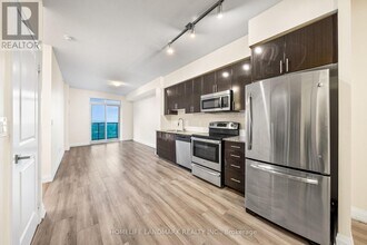 7171-7171 Yonge St in Markham, ON - Building Photo - Building Photo