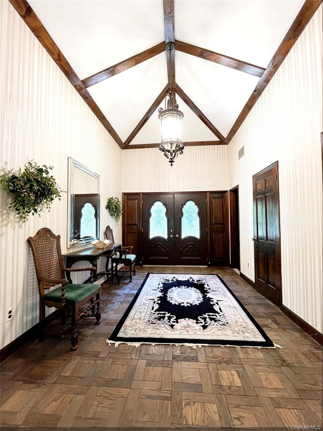 11 Geralind Dr in Syosset, NY - Building Photo - Building Photo