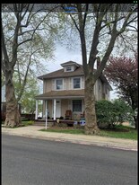 440 Delaware Ave, Unit Delaware in Hellertown, PA - Building Photo
