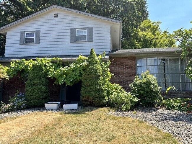 1458 Greenwood Dr NE in Keizer, OR - Building Photo - Building Photo