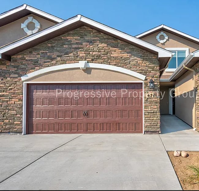property at 674 Thimbleberry Point