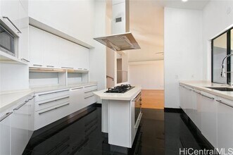 600 Kahiau Lp in Honolulu, HI - Building Photo - Building Photo