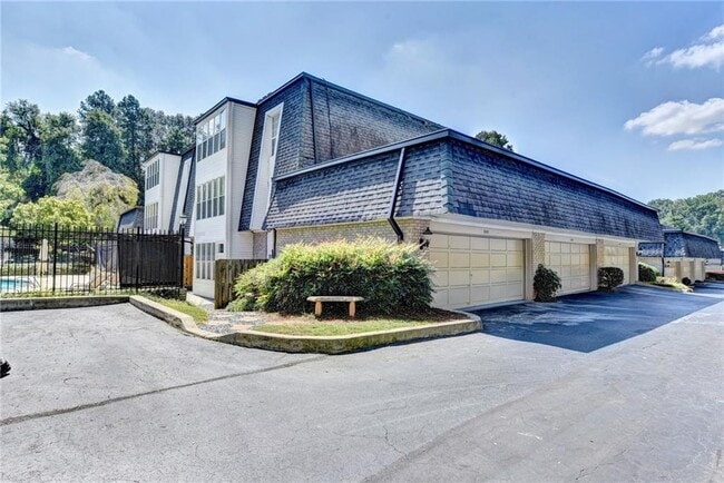 property at 5115 Chemin De Vie NE