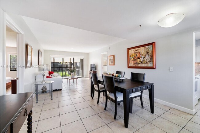8415 SW 107th Ave in Miami, FL - Building Photo - Building Photo
