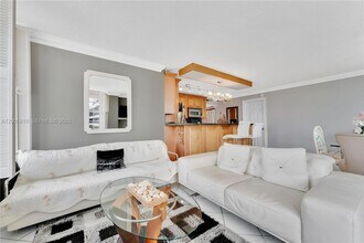 5555 Collins Ave, Unit 16A in Miami Beach, FL - Building Photo - Building Photo