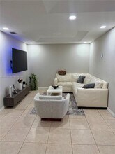 16811 NW 14th Ave in Miami, FL - Foto de edificio - Building Photo