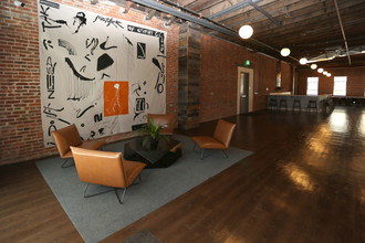 The Hardin in Sacramento, CA - Foto de edificio - Interior Photo