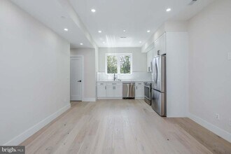 722 Kenyon St NW in Washington, DC - Building Photo - Building Photo