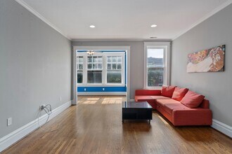 705 Interdrive in University City, MO - Foto de edificio - Building Photo