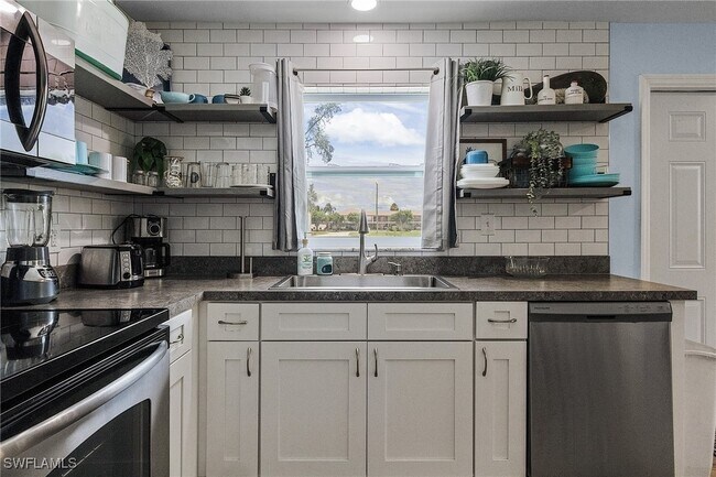 206 Cape Coral Pkwy W