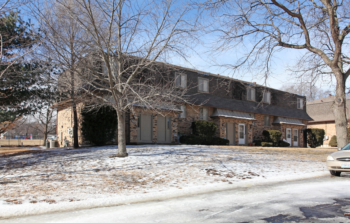 9800-9822 Locust St in Kansas City, MO - Foto de edificio