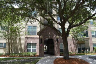 7800 Point Meadows Dr in Jacksonville, FL - Foto de edificio - Building Photo