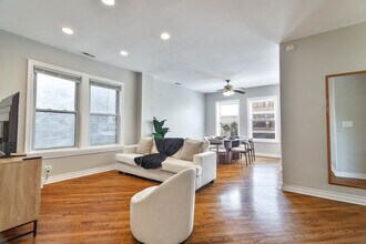 2214 W Barry Ave in Chicago, IL - Building Photo - Building Photo