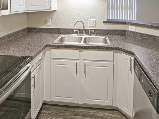 Commons in Cincinnati, OH - Foto de edificio - Building Photo