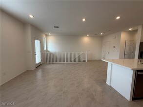 5613 Spellbinding St in Las Vegas, NV - Building Photo - Building Photo