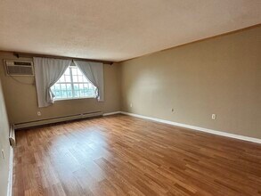 10 Williamsburg Ct in Shrewsbury, MA - Building Photo - Building Photo