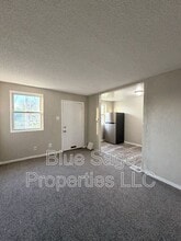 1037 Laurel Rd in Sharon Hill, PA - Building Photo - Building Photo