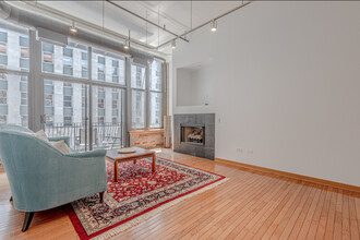 333 W Hubbard St, Unit 618 in Chicago, IL - Building Photo - Building Photo