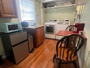 2424 Lapeyrouse St, Unit Studio apartment in New Orleans, LA - Foto de edificio - Building Photo