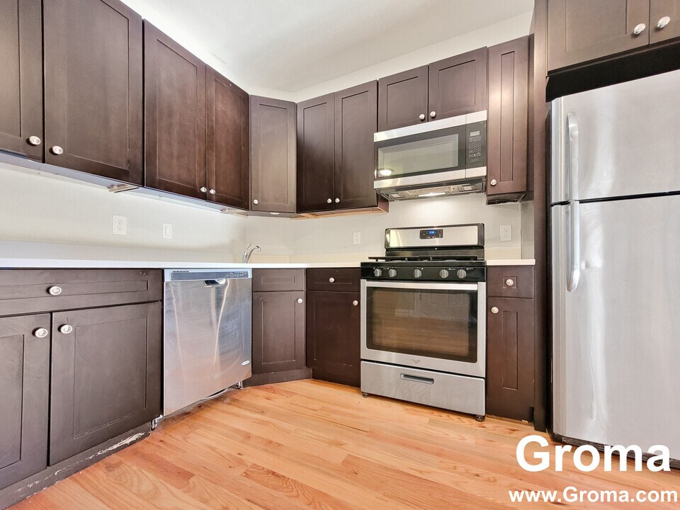 30 Arcadia St in Boston, MA - Building Photo