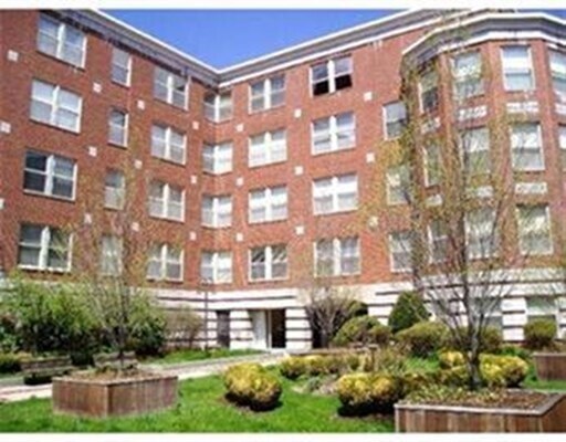 15 Marion St in Brookline, MA - Building Photo