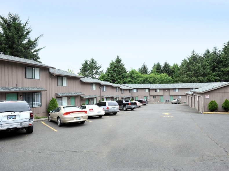 Cedar Crest Townhomes in Lincoln City, OR - Foto de edificio