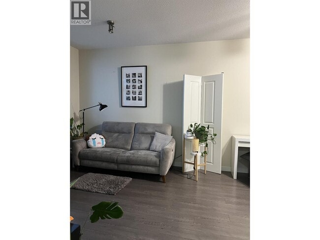 9388 McKim Way in Richmond, BC - Building Photo - Building Photo