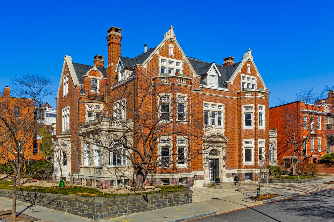 2001 19th St NW in Washington, DC - Building Photo