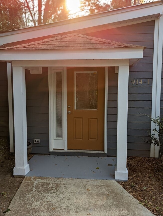 property at 914 Hawthorne St