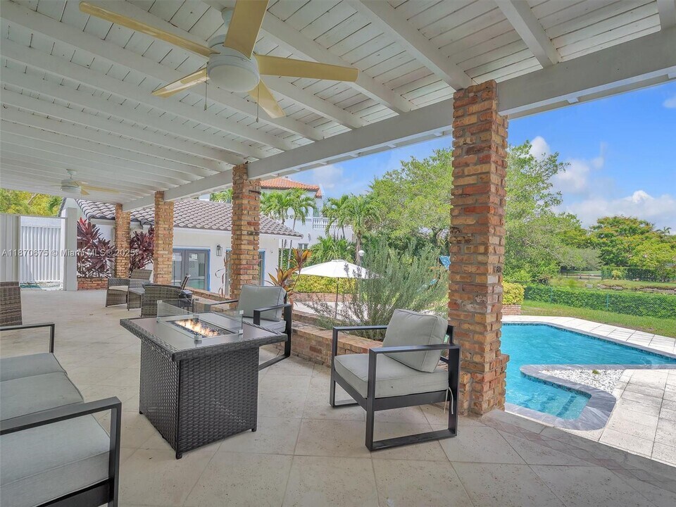 5901 SW 136th St in Miami, FL - Building Photo