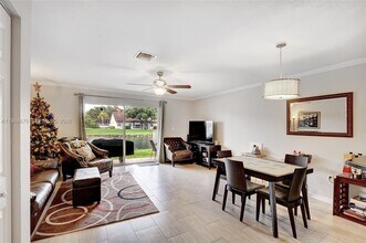 9115 Chambers St in Tamarac, FL - Building Photo - Building Photo