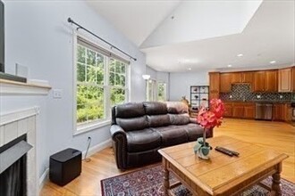 4 Minuteman Ln in Westford, MA - Foto de edificio - Building Photo