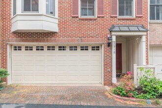 2310 N Van Buren Ct in Arlington, VA - Building Photo - Building Photo
