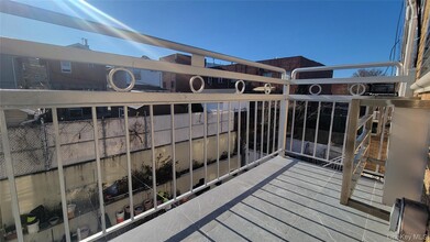 31-16 60th St in Queens, NY - Building Photo - Building Photo