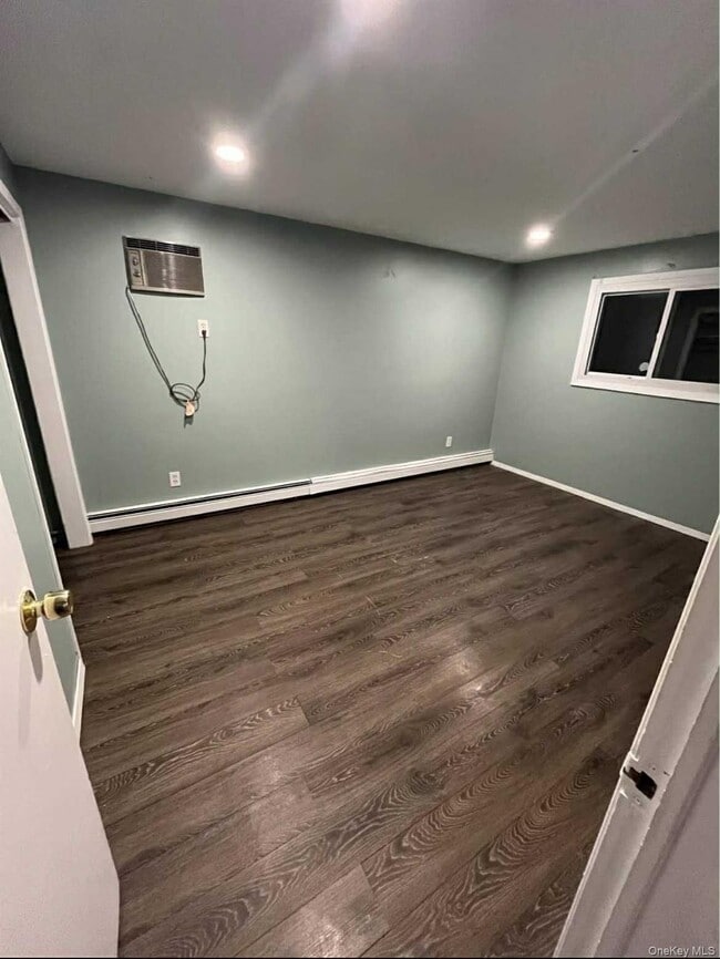 141 E John St in Lindenhurst, NY - Building Photo - Building Photo