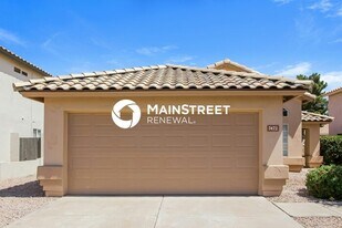 7472 W Crest Ln in Glendale, AZ - Building Photo