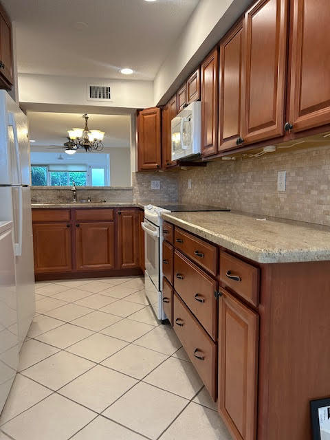 13886 Vía Flora in Delray Beach, FL - Building Photo - Building Photo