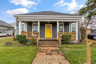 103 May Ave in Cleburne, TX - Building Photo