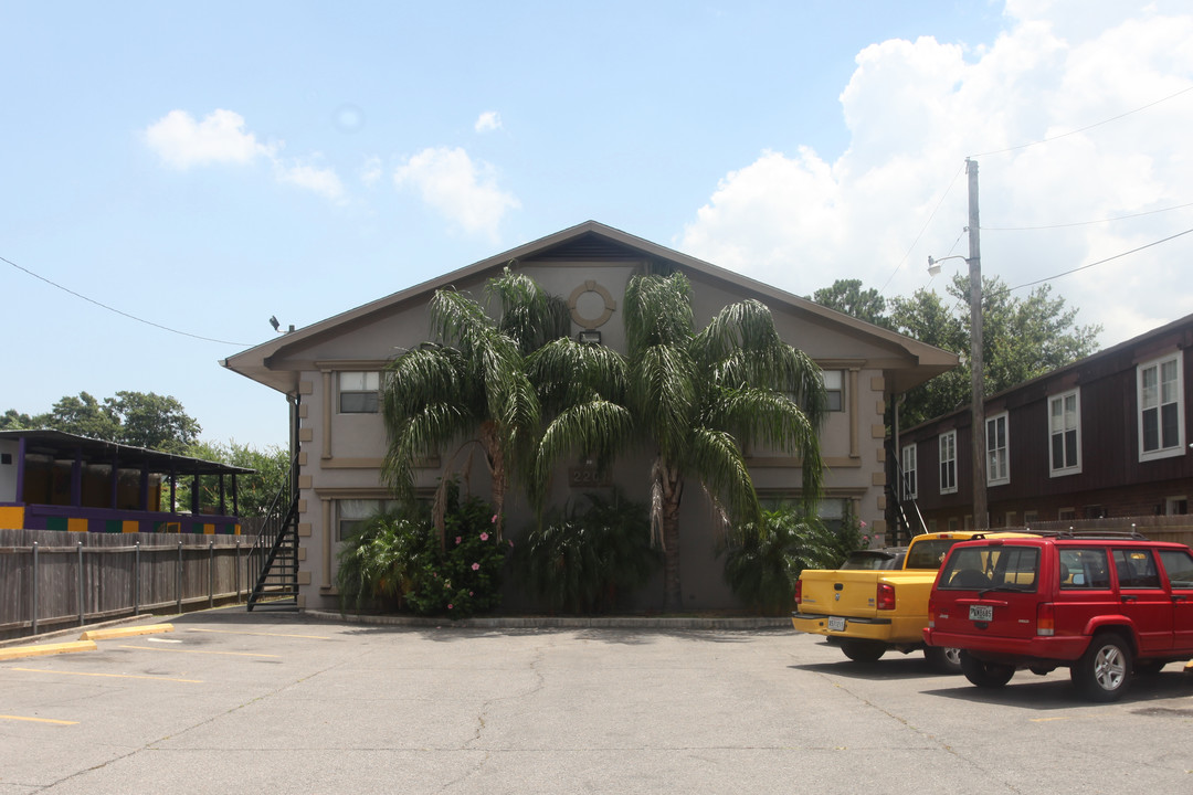 2201 Cleary Ave in Metairie, LA - Building Photo