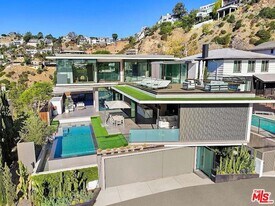 1807 Blue Heights Dr in Los Angeles, CA - Building Photo