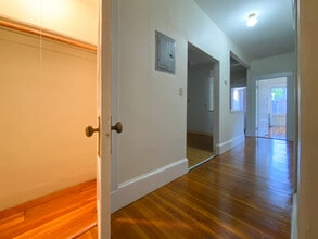 1695 Beacon St, Unit 11 in Brookline, MA - Building Photo - Building Photo
